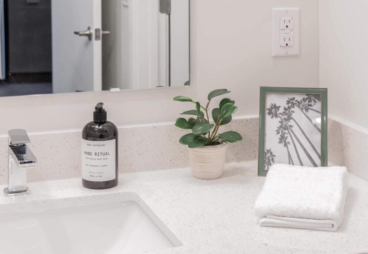 Cozysuites L Upscale 1br In Downtown *